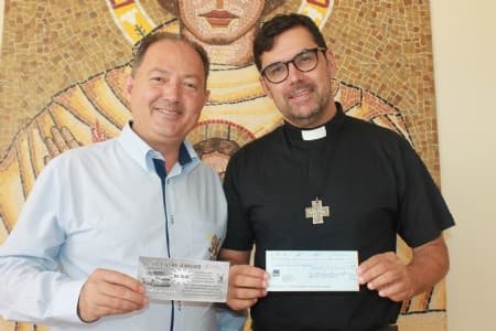 Paróquia São Paulo Apóstolo, de Santa Bárbara, ganha carro da "ação entre amigos"