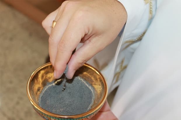 Dom Devair preside missa na Quarta-feira de Cinzas na Catedral