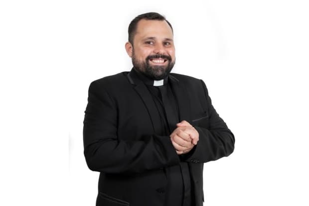 Bispo preside a missa de apresentação de administrador paroquial e diácono da Paróquia São João Batista Precursor