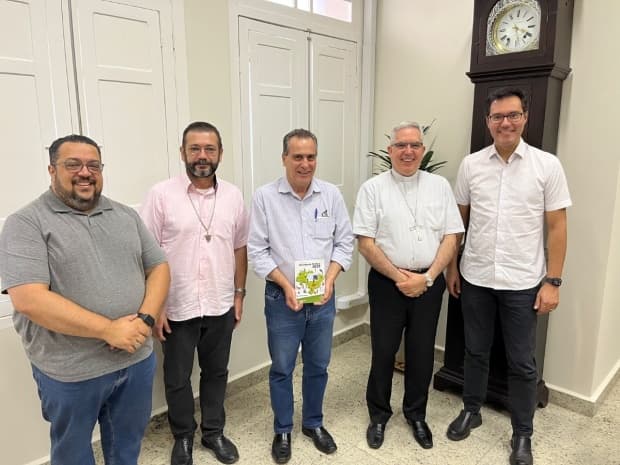 Bispo de Piracicaba se reúne com deputados Alex de Madureira e Helinho Zanatta