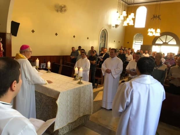 Durante celebração da Santificação do Clero, seminaristas são admitidos como candidato às Sagradas Ordens