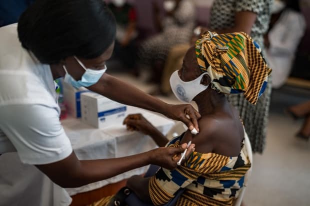 Covid-19: Bispos da Europa e de África apelam a "acesso justo e universal" às vacinas