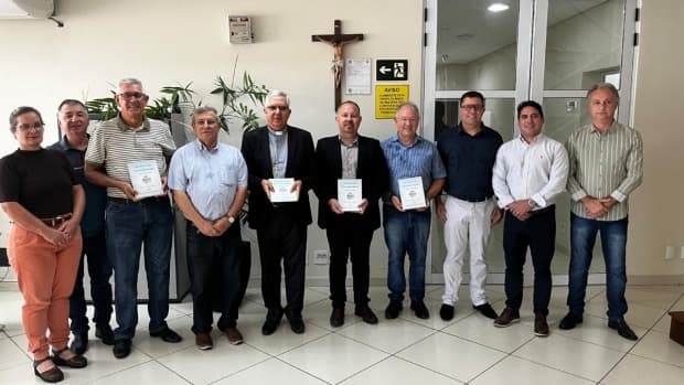 Dom Devair visita sede do Sindicato dos Contabilistas de Piracicaba e concede bênção