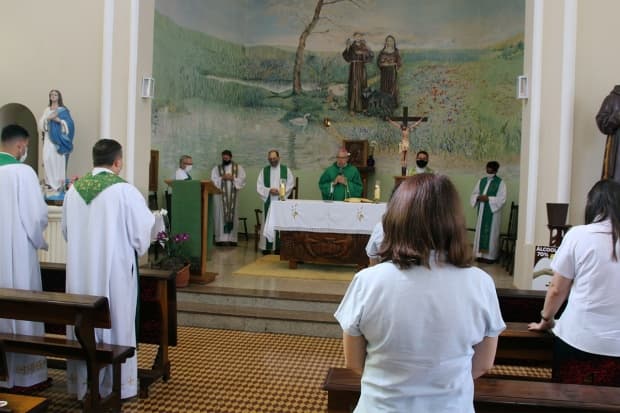 Dom Devair preside primeira missa com os colaboradores da Cúria diocesana