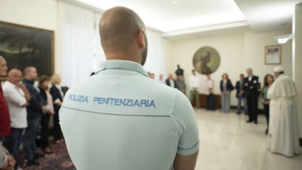 Papa recebe grupo de detentos de uma das principais prisões de Roma