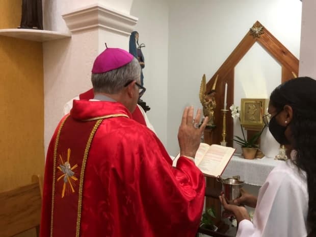 Bênção de Dom Devair marca inauguração do novo Sacrário na matriz de Corumbataí