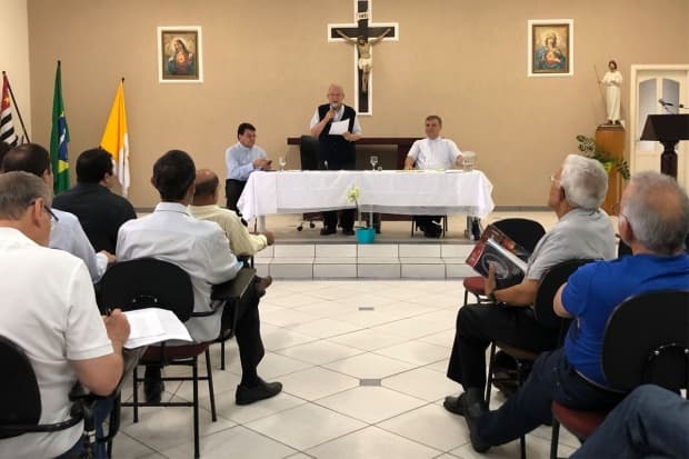 Dom Fernando anuncia nove transferências de presbíteros