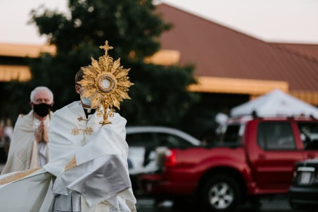 Corpus Christi: carreatas solidárias podem substituir tapetes e procissões