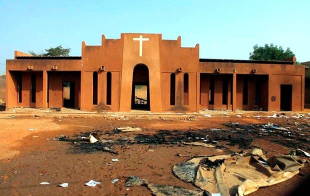 Homens são mortos e igreja é incendiada em novo ataque no Níger