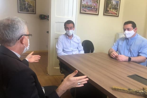 Bispo diocesano visita São Pedro