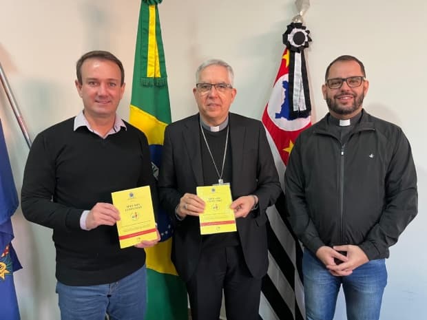 Em São Pedro, Dom Devair encerra visitas a prefeitos da Diocese e propõe parcerias para turismo religioso na região