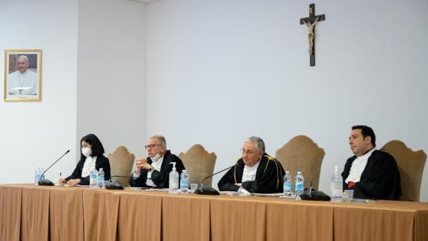 Processo vaticano: nunca mexi um dedo sem autorização, diz Carlino
