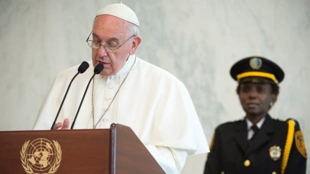 Fome no mundo é escândalo e crime contra direitos humanos, afirma Francisco em pré-cúpula da ONU