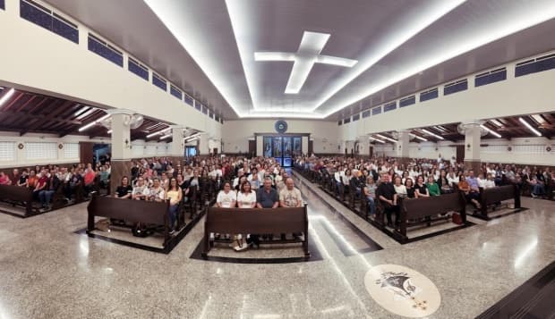 Encontro reúne 600 ministros extraordinários da comunhão eucarística em Santa Bárbara d'Oeste
