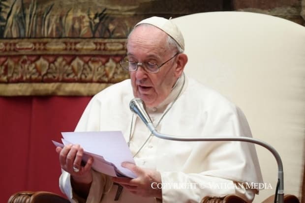 Democracia enfraquecida: é preciso superar as lógicas parciais, afirma o Papa
