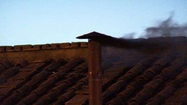 Conclave: 1ª fumaça é preta; para esta quinta-feira estão previstas mais 4 votações