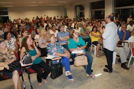 Aula inaugural do Curso de Teologia para Leigos tem participação de 300 alunos