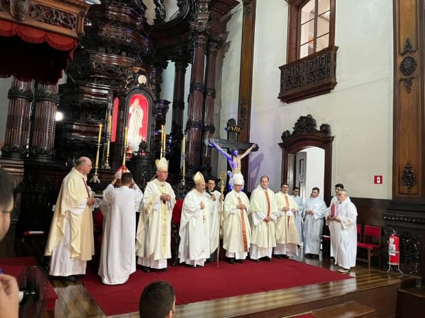 Bispo, reitor e seminaristas da Diocese de Piracicaba participam da missa de início do ano letivo da PUC Campinas