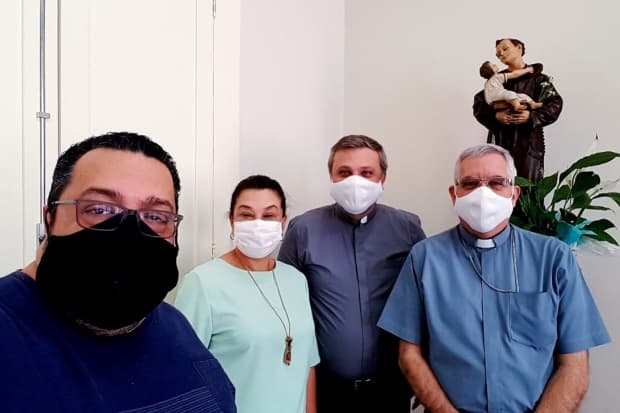 Diocese firma convênio para ampliar inclusão de pessoas com deficiência auditiva nas celebrações