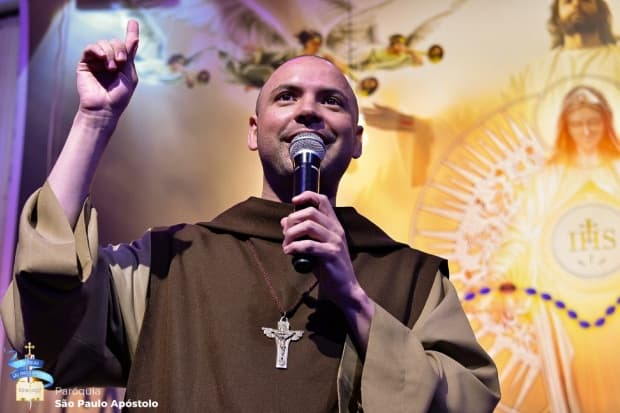 Frei Gilson faz show em Santa Bárbara durante evento solidário pelos 80 anos da Diocese de Piracicaba