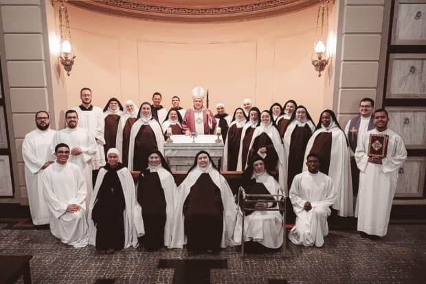 Carmelitas e Hesed participam de missa na Catedral de Piracicaba para obtenção das indulgências plenárias