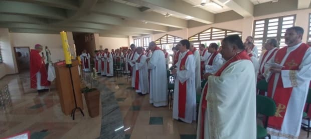 Clero diocesano e religiosos participam de atualização teológico-pastoral em São Pedro