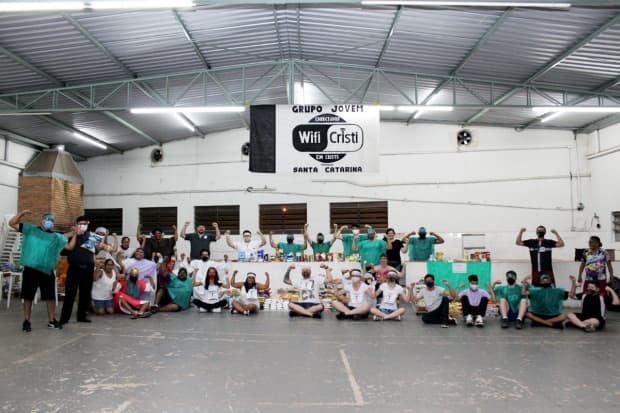 Grupo jovem arrecada 1.250 quilos de alimentos para famílias carentes