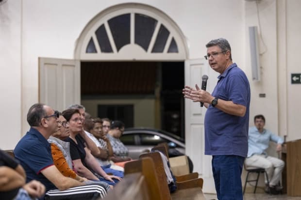 Palestra aborda os desafios atuais da família na Paróquia Nossa Senhora de Fátima, em Capivari