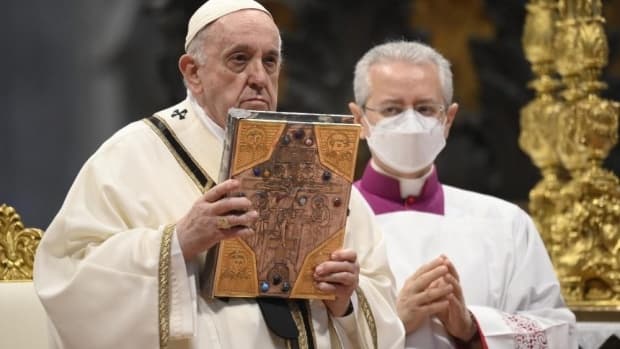 Papa na missa do Crisma: sem a Cruz, o sacerdote é um pagão clericalizado