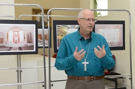 Padre André Andrade Brandão expõe obras na Câmara de Piracicaba