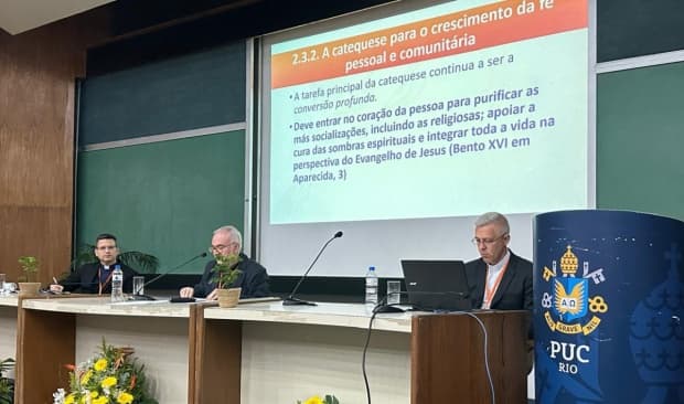Simpósio Teológico assume formação contínua de catequistas como prioridade
