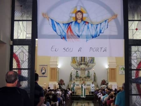 Pastoral da Criança faz peregrinação à Porta Santa em Santa Bárbara