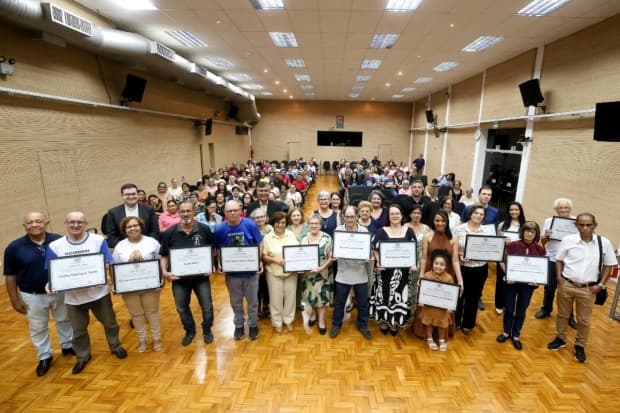 Reunião solene celebra a dedicação de catequistas e vicentinos