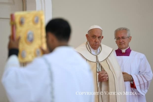 "Fazendo-nos pequenos, permitimos que o Todo-Poderoso faça em nós grandes coisas", diz o Papa em Díli, no Timor-Leste