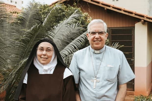 Dom Devair realiza visita canônica ao Carmelo do Imaculado Coração de Maria e São José
