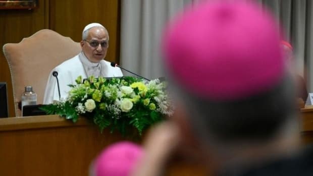 Para construir a paz, é preciso desarmar a tecnologia e a Inteligência Artificial, diz Papa