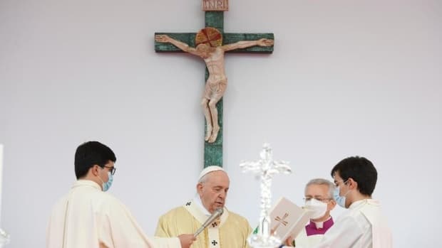 Papa: "Peçamos ao Sagrado Coração a graça de podermos consolar"