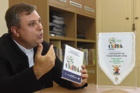 'Igreja ensina que forma mais sublime de viver caridade é a política', diz padre Kleber Danelon