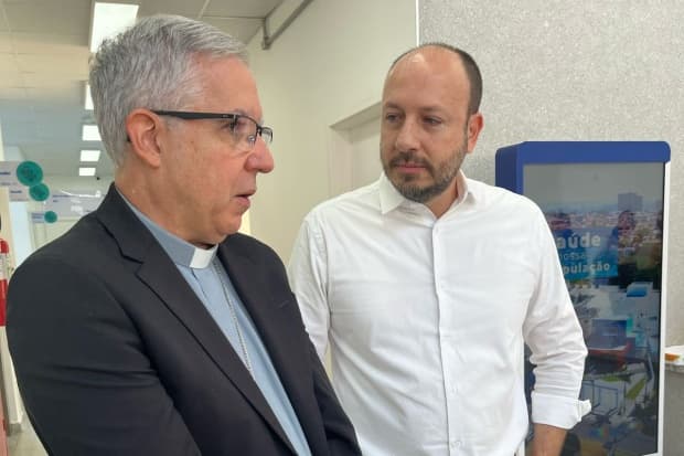 Dom Devair visita prefeito de Rio Claro e concede bênção ao novo hospital público do município