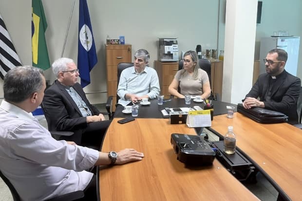 Bispo Dom Devair faz visita ao prefeito de Rio das Pedras, Marcos Buzetto