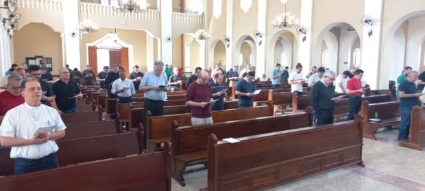 Bispo e padres da Diocese de Piracicaba realizam retiro espiritual até quinta-feira (22), em Itaici (SP)