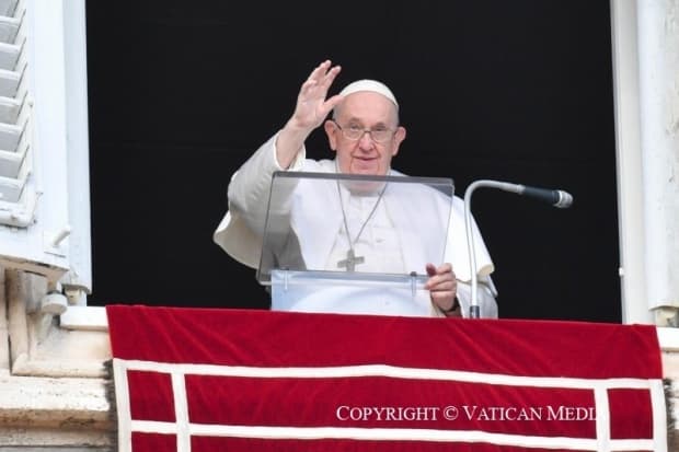Papa Francisco exorta: menos tempo no celular, mais cuidado com a vida interior