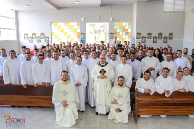 Dom Devair celebra Santa Missa com seminaristas da Diocese e tem momento com familiares dos vocacionados