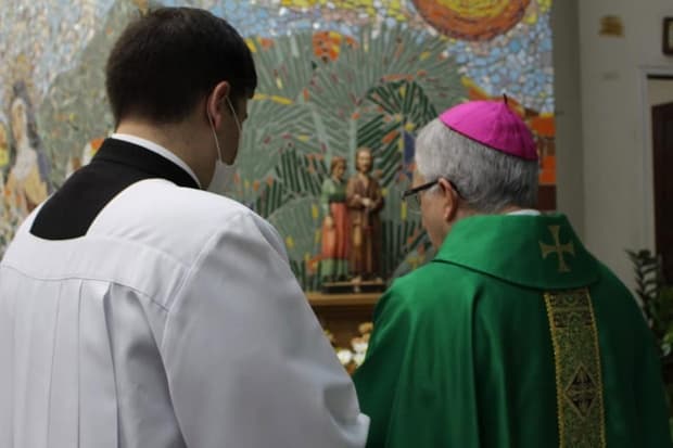 Fazer a vontade de Deus: "O mundo precisa ver sinais de santidade na vida de cada um de nós", exorta Dom Devair no Jd. Glória