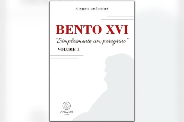 Silvonei Protz lança livro "Bento XVI: Simplesmente um peregrino" em evento para catequistas
