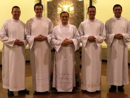 Seminaristas e candidatos ao diaconado permanente rumo aos ministérios ordenados