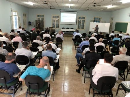Presbíteros da diocese participam de Semana de Atualização Teológico-Pastoral