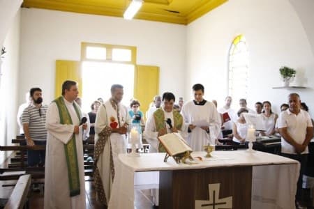 Vigário Geral da diocese celebrou missa de entronização de imagens na Capela do Cemitério da Saudade em Piracicaba