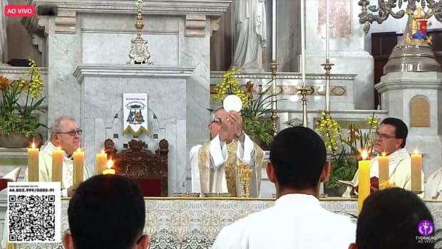 Assista à Missa dos Santos Óleos, com Dom Devair e todo clero, na Catedral de Piracicaba
