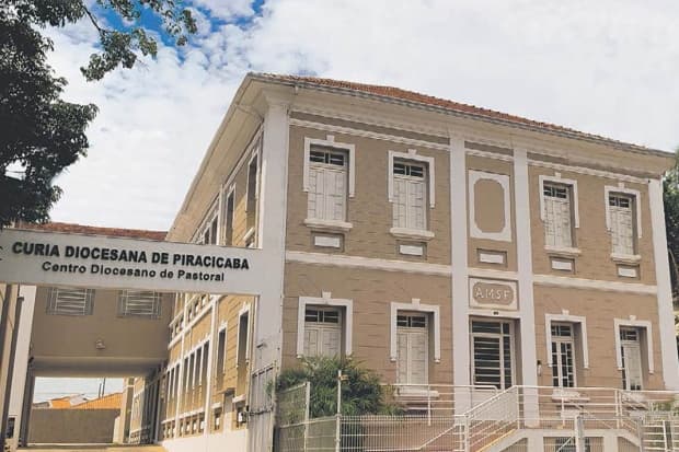 Cúria diocesana completa 75 anos de história